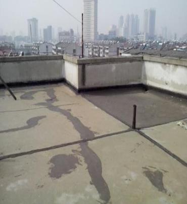 阜新市漏水维修 楼顶漏水是什么原因，楼顶漏水维修方法是什么?